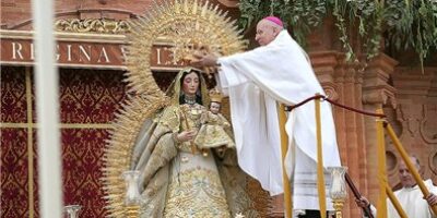 El obispo de Huelva corona en La Palma a la Virgen del Valle