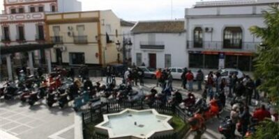 Concentración de clubs de Vespas en Paterna del Campo