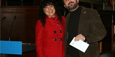 Jorge Moreno recibe los 5.000 euros del IV Premio Teatral Jesús Domínguez por su obra Garrulos