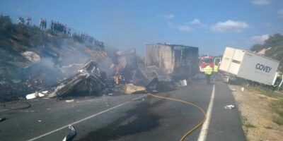 Hallan calcinados a los otros dos conductores de los camiones colisionados en Lucena al apagar el fuego