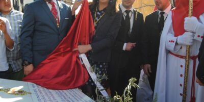 El Ayuntamiento de Valverde homenajea a la Hermandad de la Borriquita en su primera estación de penitencia