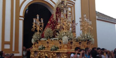 La Virgen de la Estrella recorrió un año más las calles de su pueblo en la noche del 15 de agosto