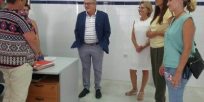 El delegado de Salud, Rafael López, inaugura las reformas  del Centro Médico de Chucena