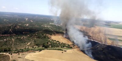 39 bomberos trabajan en un incendio declarado en Villalba