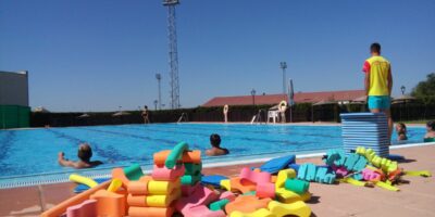 Chucena disfruta de un refrescante verano con numerosas actividades en la piscina