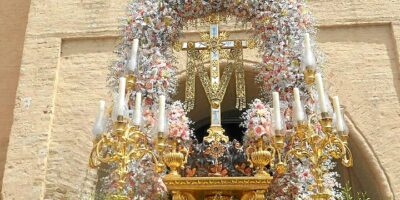 La Hermandad de la Santa Cruz del Cerrillo y Santa Elena Emperatriz de Villalba, esta noche en Entrecalle