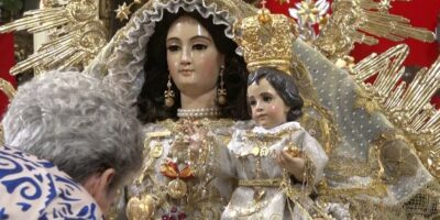 El Besamanos a la Virgen de la Estrella, el broche de oro a las Fiestas Patronales de Chucena