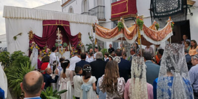 El Santísimo recorre las calles chuceneras durante la celebración del Corpus