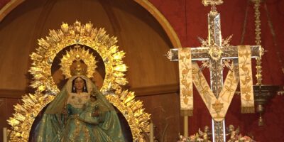 Devoción y emoción en Manzanilla en la procesión de la Cruz del Camino del Campo