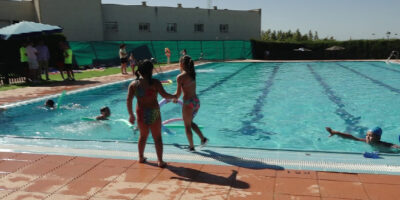 Chucena clausura los cursos de natación de esta temporada veraniega por todo lo alto