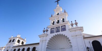 El Santuario de El Rocío despide a Ana Morales, Camarista de la Virgen