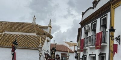 Lucena del Puerto le entrega la Medalla de la Ciudad al Gran Poder en su 75 aniversario fundacional