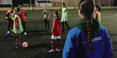 El Club Recreativo de Paterna continúa haciendo rodar el balón en pro del fútbol femenino