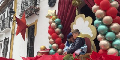 Los Reyes Magos ya tienen la carta de los niños de Lucena tras la visita del Cartero Real