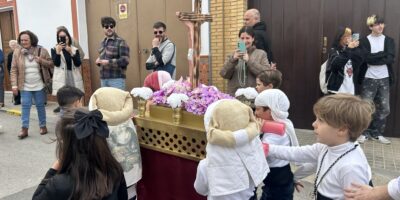 Los alumnos y alumnas del CEIP Sánchez Arjona de Paterna viven su Semana Santa