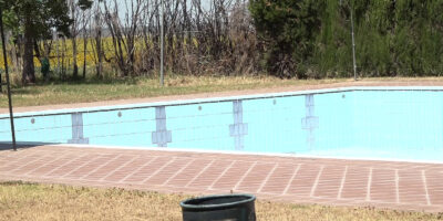 Puesta a punto de la piscina municipal de Villarrasa