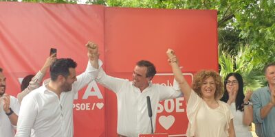 El socialista y candidato Alejandro Moyano pide el voto en Bollullos