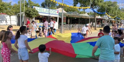 Los niños de Pilas protagonizan la tarde del Jueves de Feria