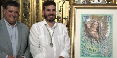 Villarrasa descubre emocionada el cartel del Día de la Virgen 2024