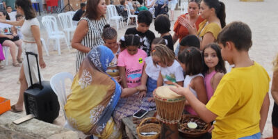 Niebla homenajea la importancia de los abuelos en las familias