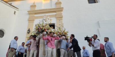 Emoción y sentimiento en Escacena con la procesión de la Cruz de la Calle Tejada