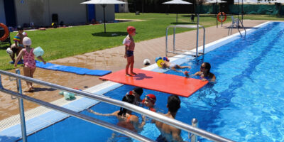 Los cursos de natación para los pequeños de Villarrasa triunfo asegurado