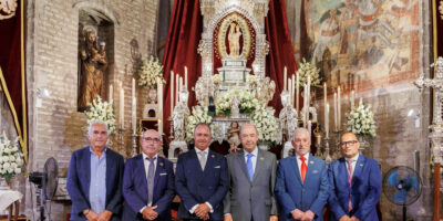 La CR Palos arranca su 25 aniversario con una ofrenda para la Virgen de los Milagros