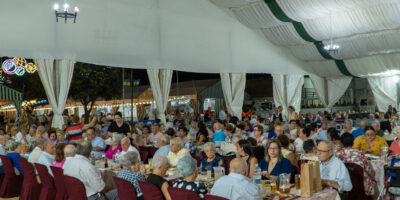 La cena en homenaje a los mayores pone el broche de oro a la Feria de Villarrasa