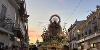 Hinojos da comienzo a sus Fiestas Patronales con el traslado de la Virgen del Valle