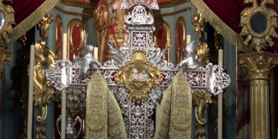 Lucena vuelve a soñar: la Cruz de Arriba se traslada hasta la Parroquia e inicia sus cultos