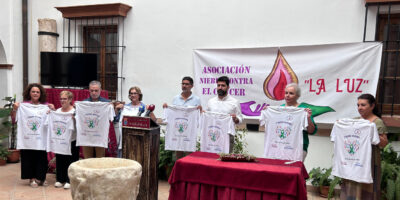 Niebla se tiñe de solidaridad: presentadas las camisetas para la II Marcha contra el Cáncer