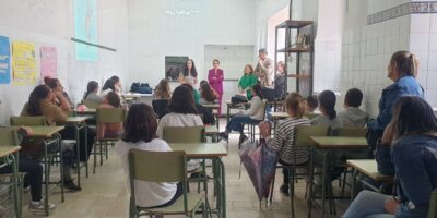 Diputación inyecta en Hinojos su taller “Trotamundos” para hablar de educación en valores