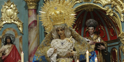 La Hermandad del Gran Poder lucenera «de estreno»: la Virgen luce nuevo manto y el Señor retablo