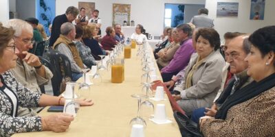 Los mayores celebran la tradicional merienda degustación en Matalascañas