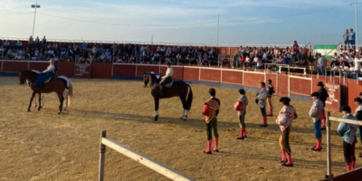 Villarrasa disfruta del arte del toreo con una novillada mixta sin picadores