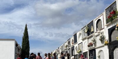 Los alumnos del IES El Valle de Hinojos aprenden sobre los epitafios