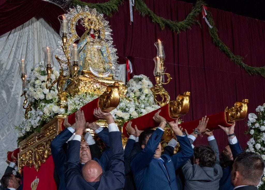 Un sueño para los calañeses: la coronación de su patrona ya es una realidad. Fuente: Diputación de Huelva