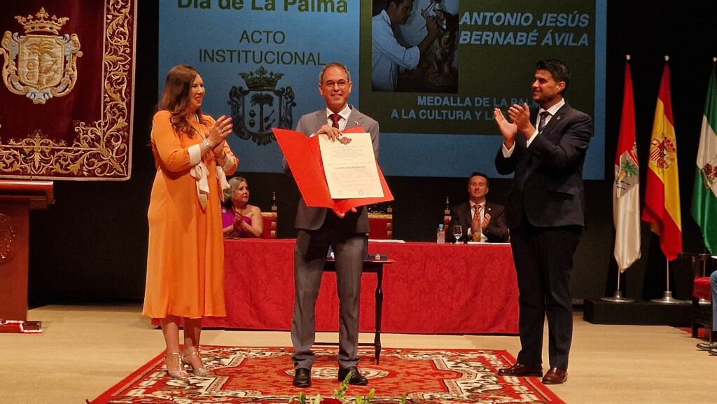 Antonio Bernabé, Medalla de La Palma a la Cultura y las Artes