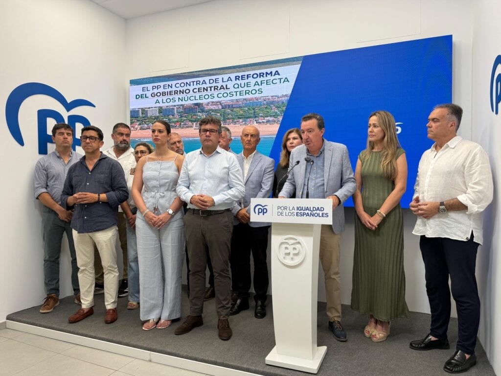 El PP denuncia la reforma del Reglamento deCostas del Gobierno que afecta a miles de familias y empresas del litoral onubense