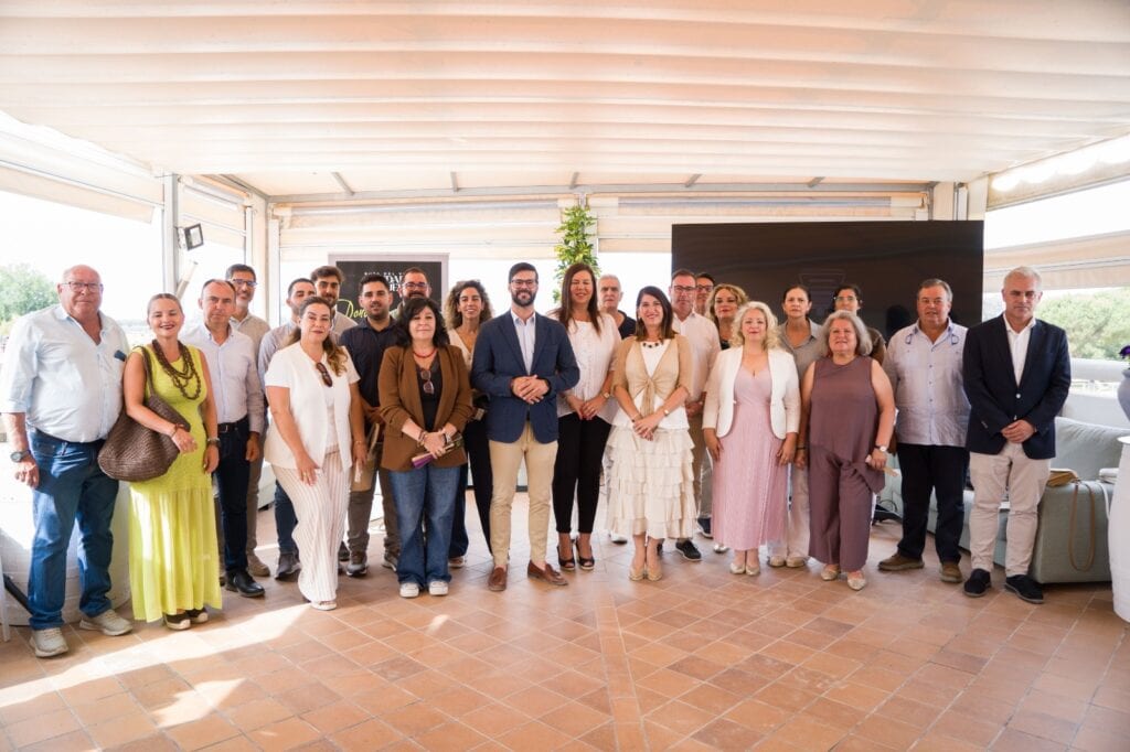 Representantes de ayuntamientos que conforman la Ruta del Vino Condado Huelva