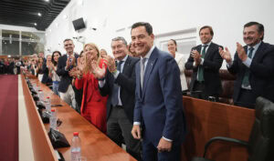 Juanma Moreno, investido presidente de la Junta por tercera vez: "Andalucía no tiene tiempo que perder"