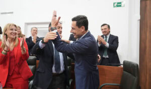 Juanma Moreno, investido presidente de la Junta por tercera vez: "Andalucía no tiene tiempo que perder"