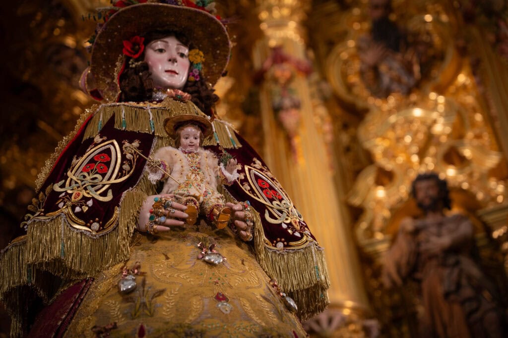 La Virgen ya está de Pastora para volver a Almonte